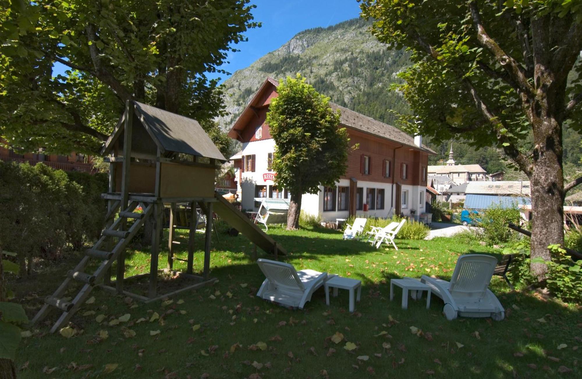Les Touristes Hotel Абонданс Екстериор снимка
