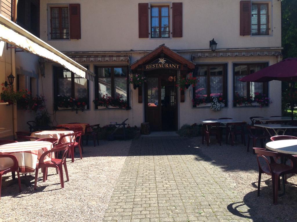 Les Touristes Hotel Абонданс Екстериор снимка