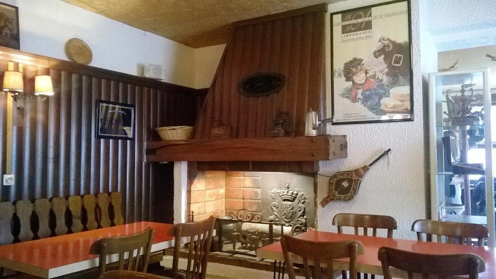 Les Touristes Hotel Абонданс Екстериор снимка