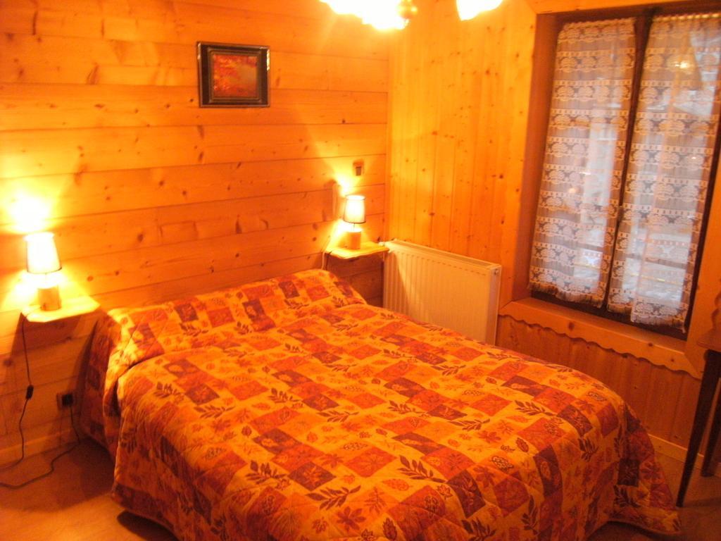 Les Touristes Hotel Абонданс Стая снимка