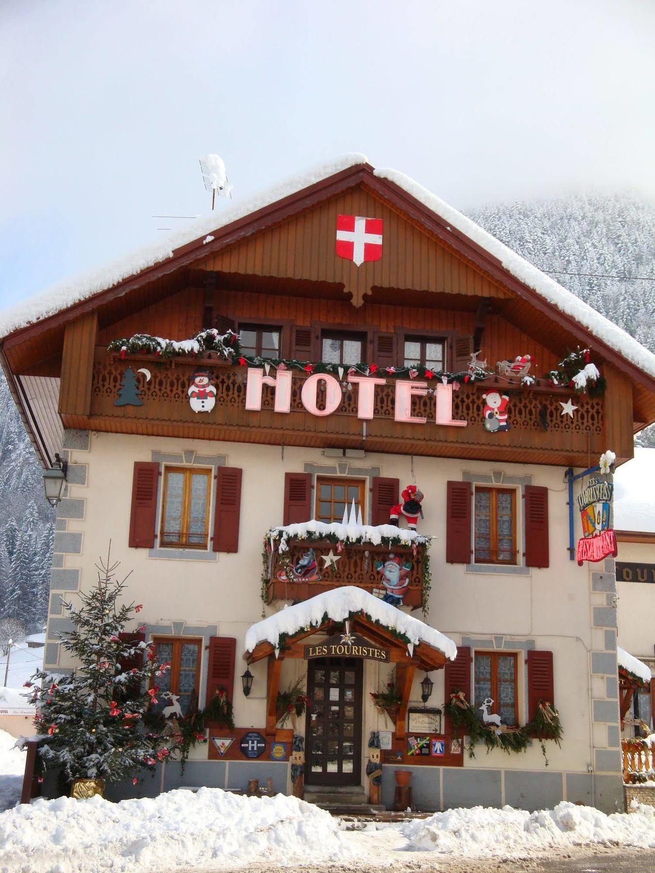Les Touristes Hotel Абонданс Екстериор снимка