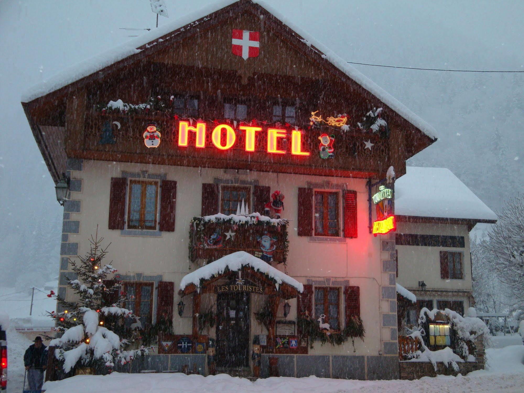 Les Touristes Hotel Абонданс Екстериор снимка