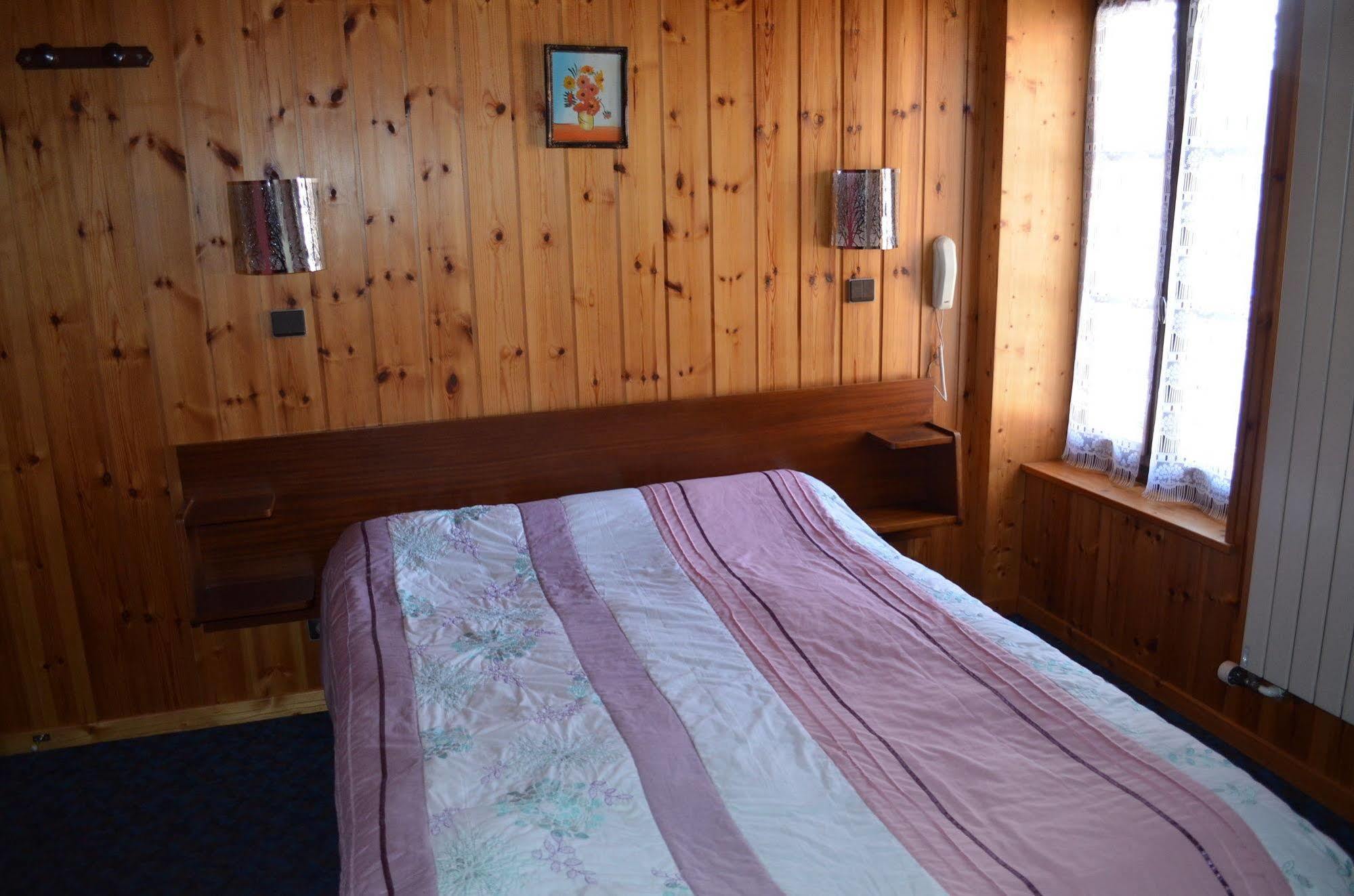 Les Touristes Hotel Абонданс Екстериор снимка